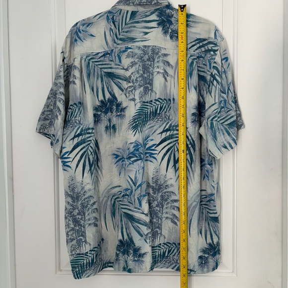 Tommy Bahama 100% Silk Blue and White Casual Button Down Shirt - Picture 3 of 11